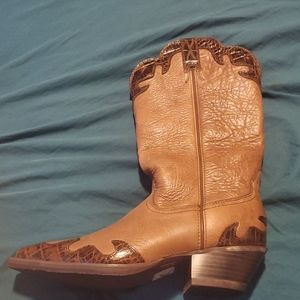 Twisted boots